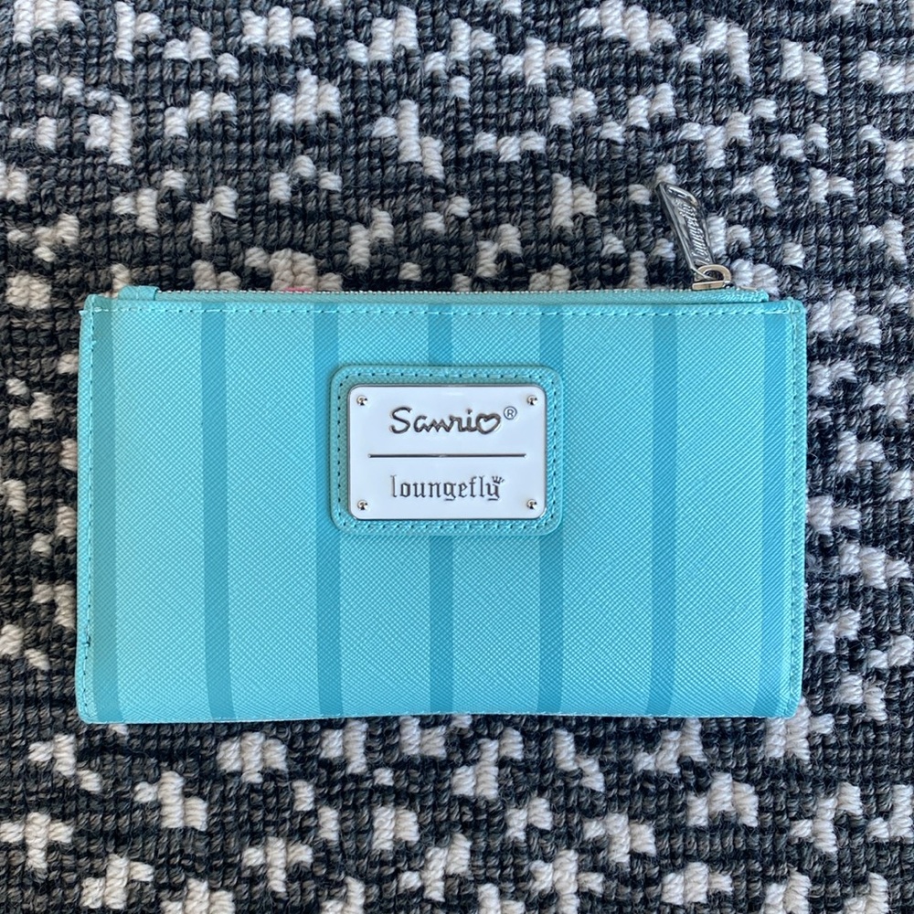 Loungefly Sanrio Hello Kitty Cupcake Wallet - Picture 2 of 7